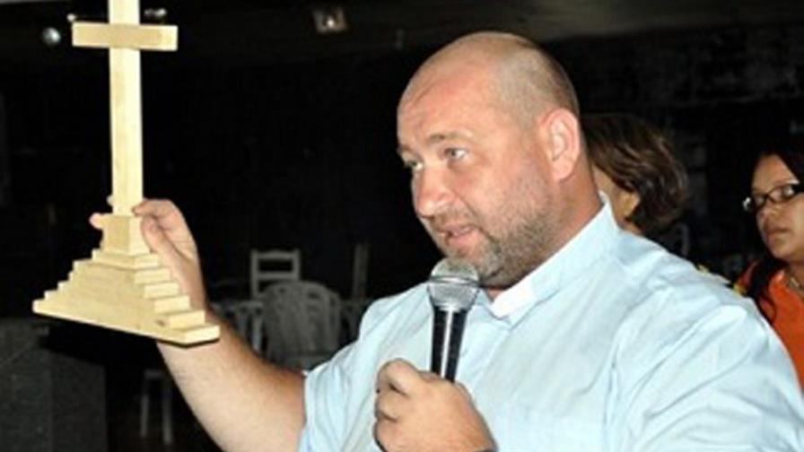 Incautan imágenes pornográficas de cura