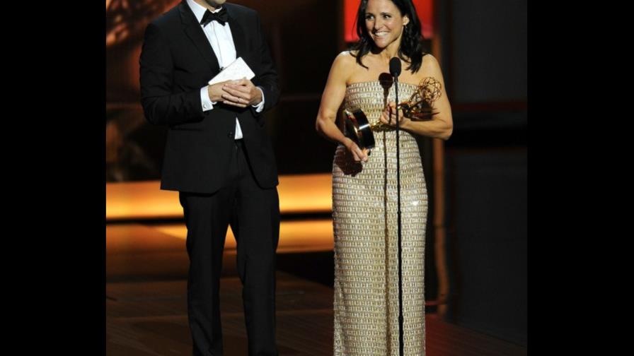 Julia Louis-Dreyfus y Jim Parsons ganan Emmy