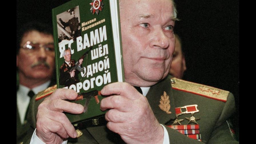 Muere el inventor del fusil Kaláshnikov