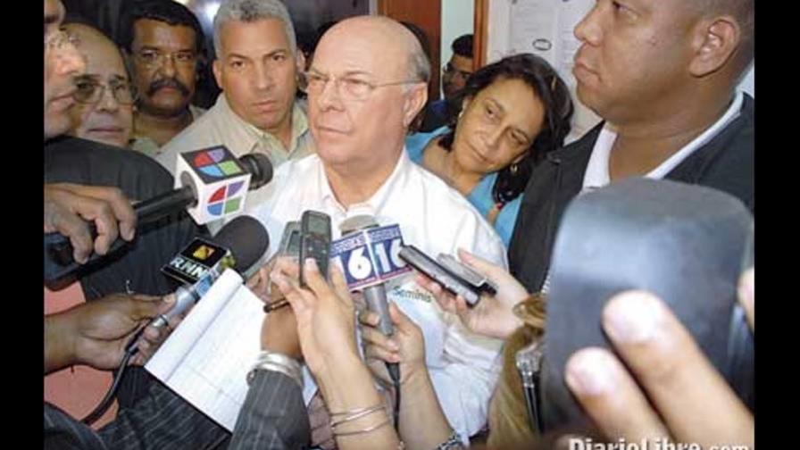 Hipólito solicita mediación de Iglesia católica para solucionar crisis del PRD