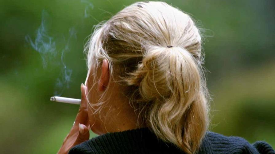 Fumadoras alcanzan a hombres en riesgo de cáncer Fumadoras alcanzan a hombres en riesgo de cáncer