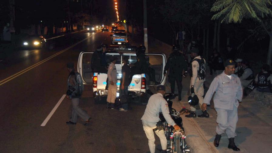 Policía desaloja grupo que acampaba frente al PNUD