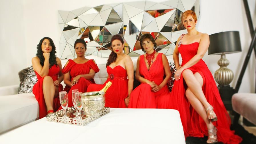 Un beso entre mujeres en Brujas, somos todas