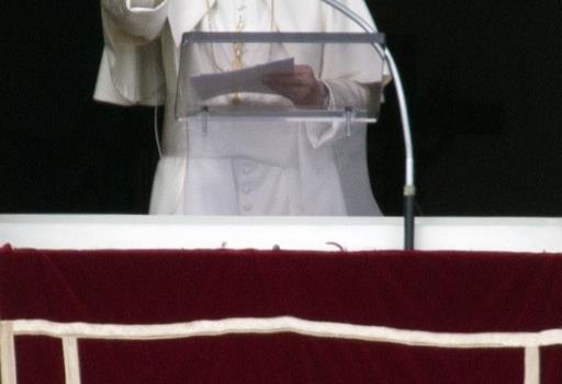 Última bendición del papa atrae multitud
