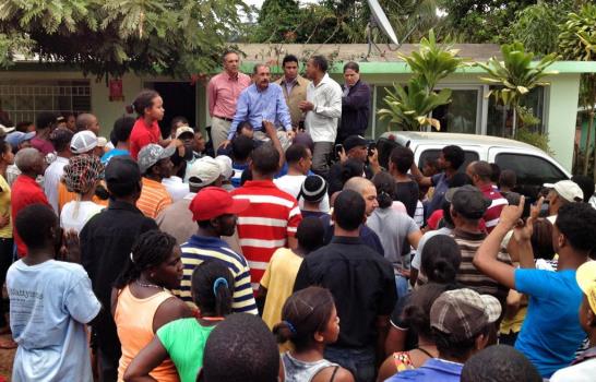 Presidente Medina visita comunidades de Elías Piña