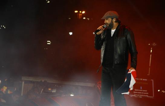 Bogotá se deja seducir por la música de Juan Luis Guerra