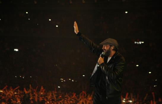 Bogotá se deja seducir por la música de Juan Luis Guerra