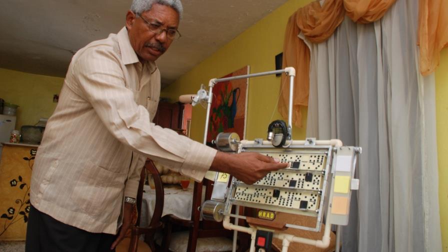 Inventor realiza concurso conteo de dominó por TV