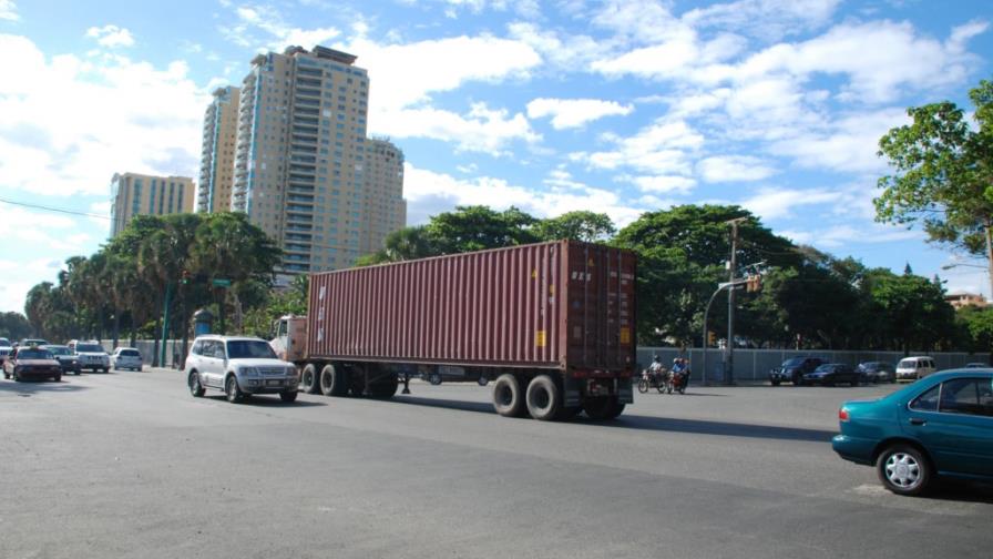 Cabildo distrital retoma prohibir camiones por el Malecón Cabildo distrital retoma prohibir camiones por el Malecón