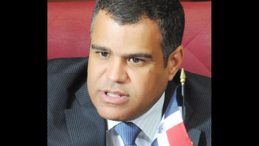 Senador dice demanda no tiene cómo sustentarse