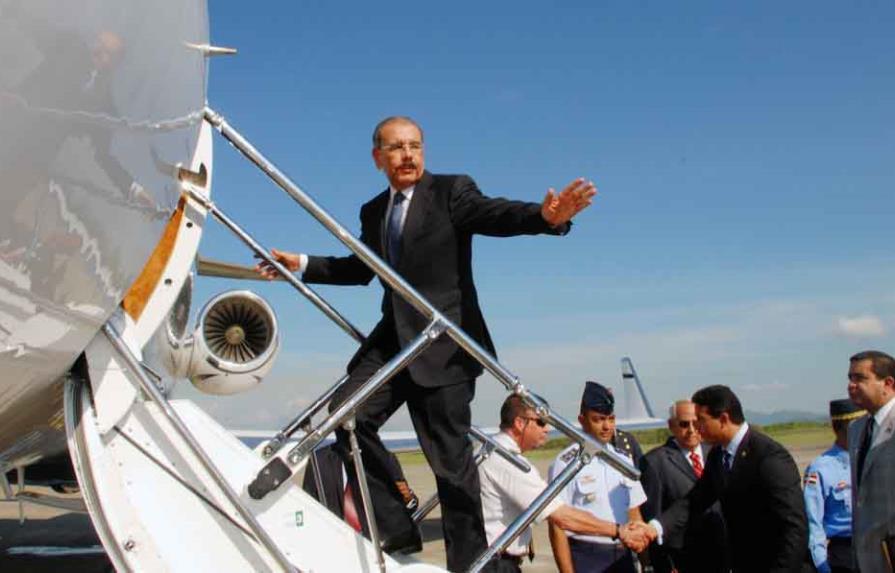 Danilo Medina viaja a toma de posesión de Rafael Correa