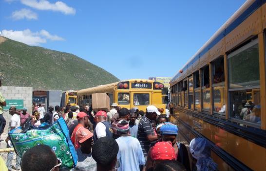 Alrededor de 500 obreros haitianos indocumentados fueron repatriados