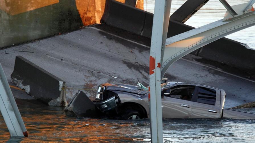Camión causa desplome de puente en Washington Camión causa desplome de puente en Washington