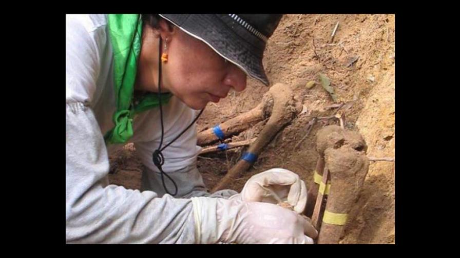 Identificarán restos óseos de 4.210 niños encontrados en fosas en Colombia