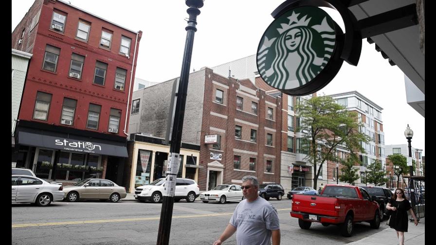 Starbucks paga impuestos corporativos por primera vez desde 2009 en Reino Unido
