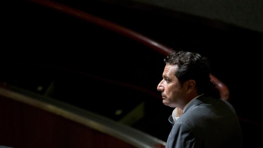 Capitán de Costa Concordia culpa a timonel