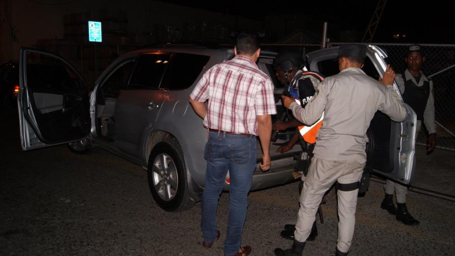 Militares y policías recorren barrios calientes de Santiago Militares y policías recorren barrios calientes de Santiago