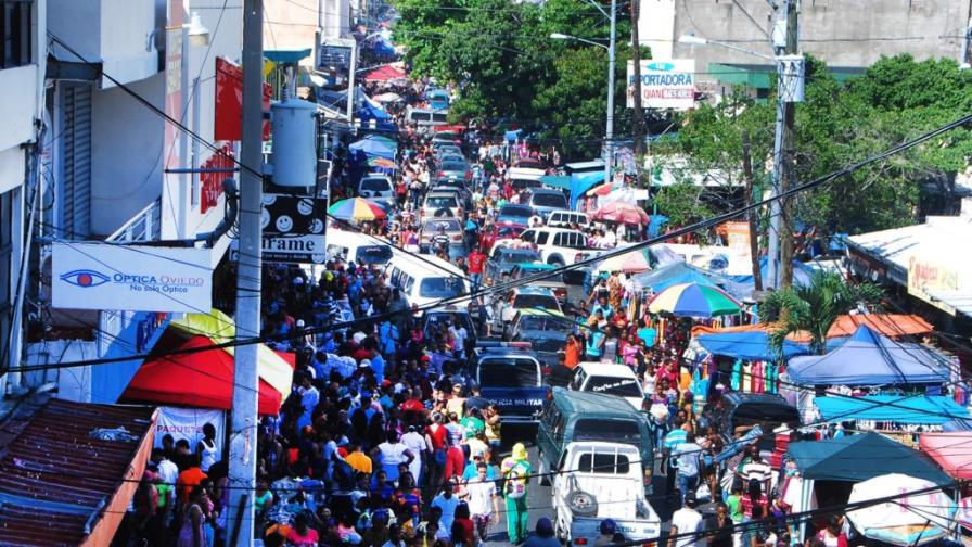 Las arterias comerciales repletas en la víspera de la Nochebuena