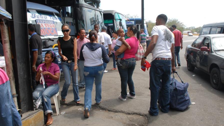 Massive exodus of Dominicans to provinces