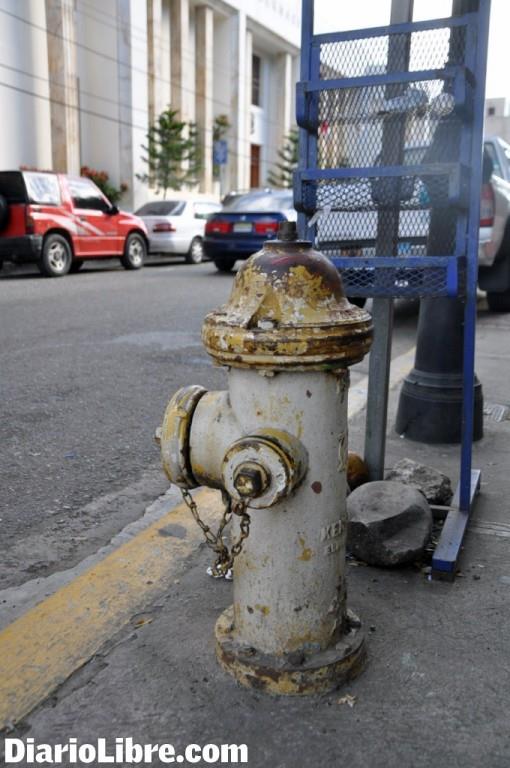 Urbanizaciones de Santiago carecen de hidrantes