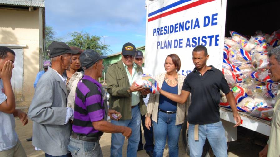Plan Social reparte alimentos en Espaillat