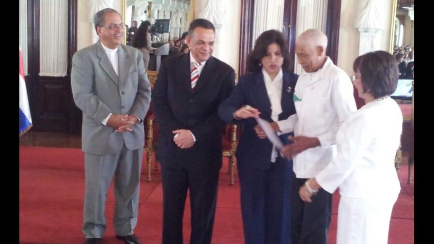 El MAP entrega Medallas al Mérito a 695 servidores públicos