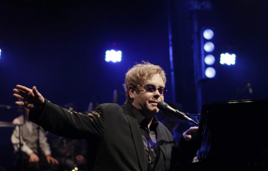 Elton John actúa hoy en Disneyland en un concierto retransmitido por internet