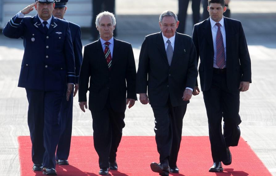 Raúl Castro llega a Chile en medio de gran expectación para Cumbre Celac-UE