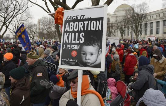 Miles de personas piden en Washington que se derogue el derecho al aborto