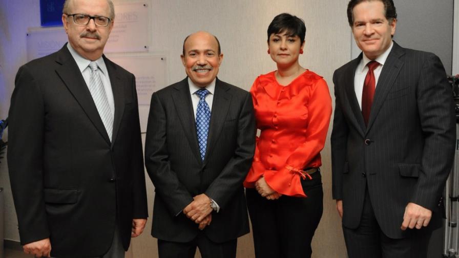 Consultores presentan servicios Consultores presentan servicios