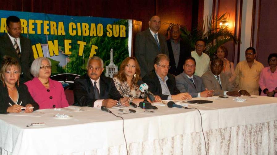 Personalidades se unen en favor de carretera Cibao-Sur