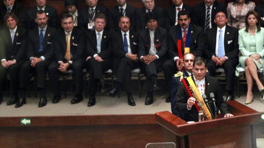 Medina va Ecuador y felicita Rafael Correa