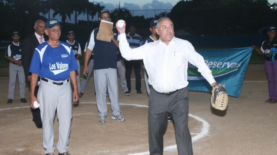 BanReservas inicia torneo de softbol para empleados