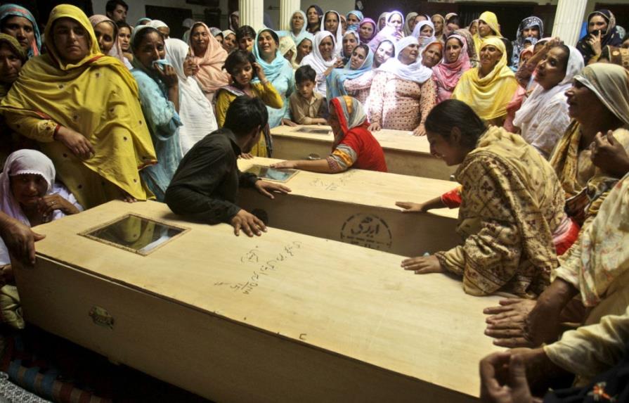 Mueren 16 niños y un maestro en Pakistán
