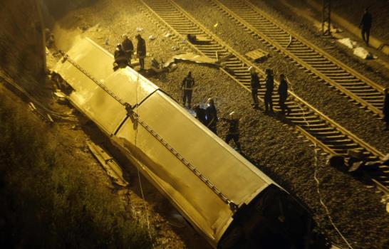 Aumentan a 60 los muertos por accidente de tren de alta velocidad en España
