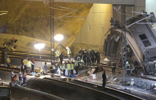 Aumentan a 60 los muertos por accidente de tren de alta velocidad en España