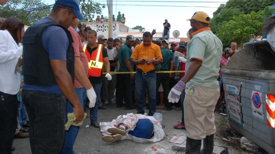Cadáver encontrado en contenedor de basura presenta signos de tortura Cadáver encontrado en contenedor de basura presenta signos de tortura