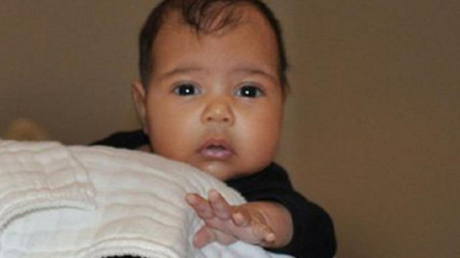 Kanye West devela foto de su hija en la TV