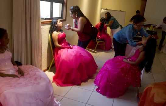 Una fiesta de 15 para niñas con cáncer
