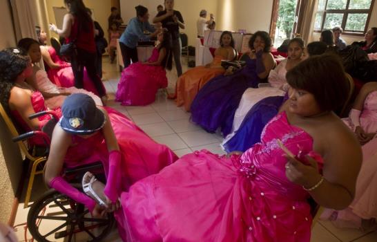 Una fiesta de 15 para niñas con cáncer