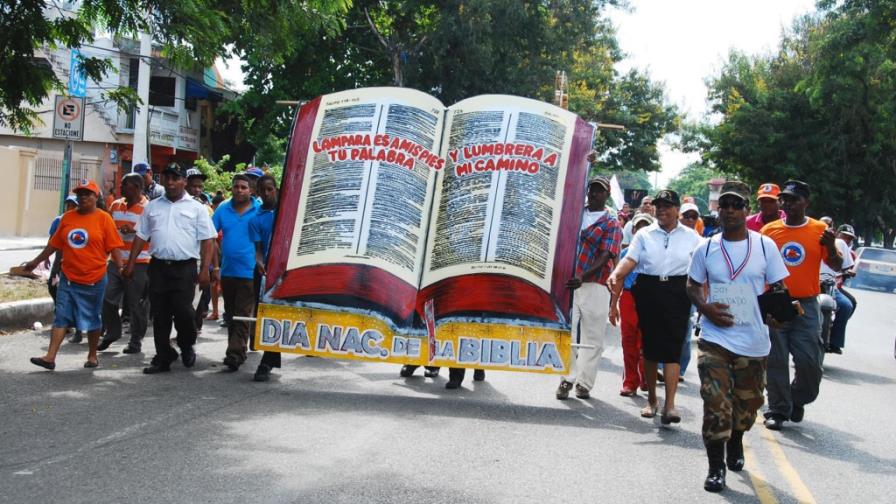 Miles de evangélicos celebran el Día Nacional de la Biblia Miles de evangélicos celebran el Día Nacional de la Biblia