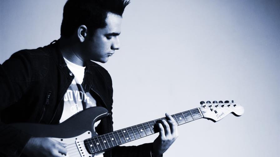 Manuel Enrique se pone la camisa negra en Hard Rock Café