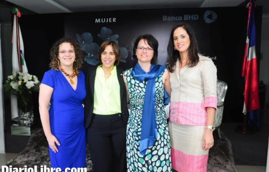 BHD MasterCard Black Mujer realiza conferencia