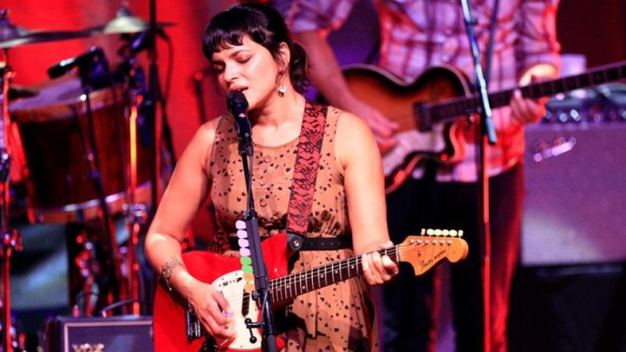 Norah Jones lanzará en noviembre un disco junto al vocalista de Green Day