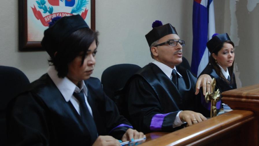 Ordenan al Indotel a revisar contratos de empresas telefónicas Ordenan al Indotel a revisar contratos de empresas telefónicas