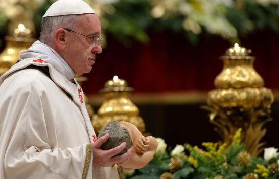 El papa Francisco dedica su mensaje de Navidad a recordar el sufrimiento de la guerra y pedir paz