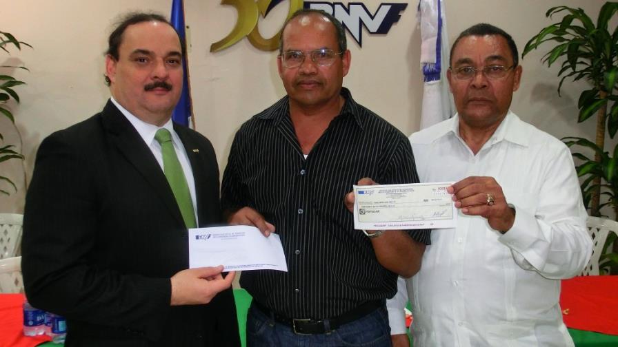 Banco Nacional de la Vivienda paga cosecha a productores de ajo