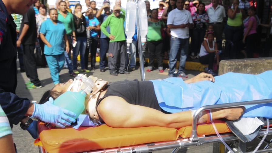 Maduro anuncia investigación de motín carcelario que dejó al menos 54 muertos