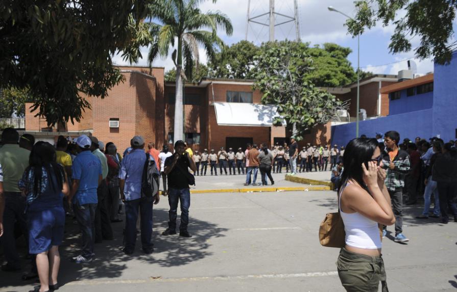Médicos confirman 61 muertos y 120 heridos en cárcel venezolana