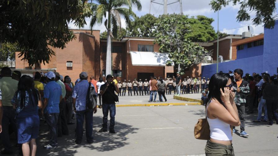 Médicos confirman 61 muertos y 120 heridos en cárcel venezolana